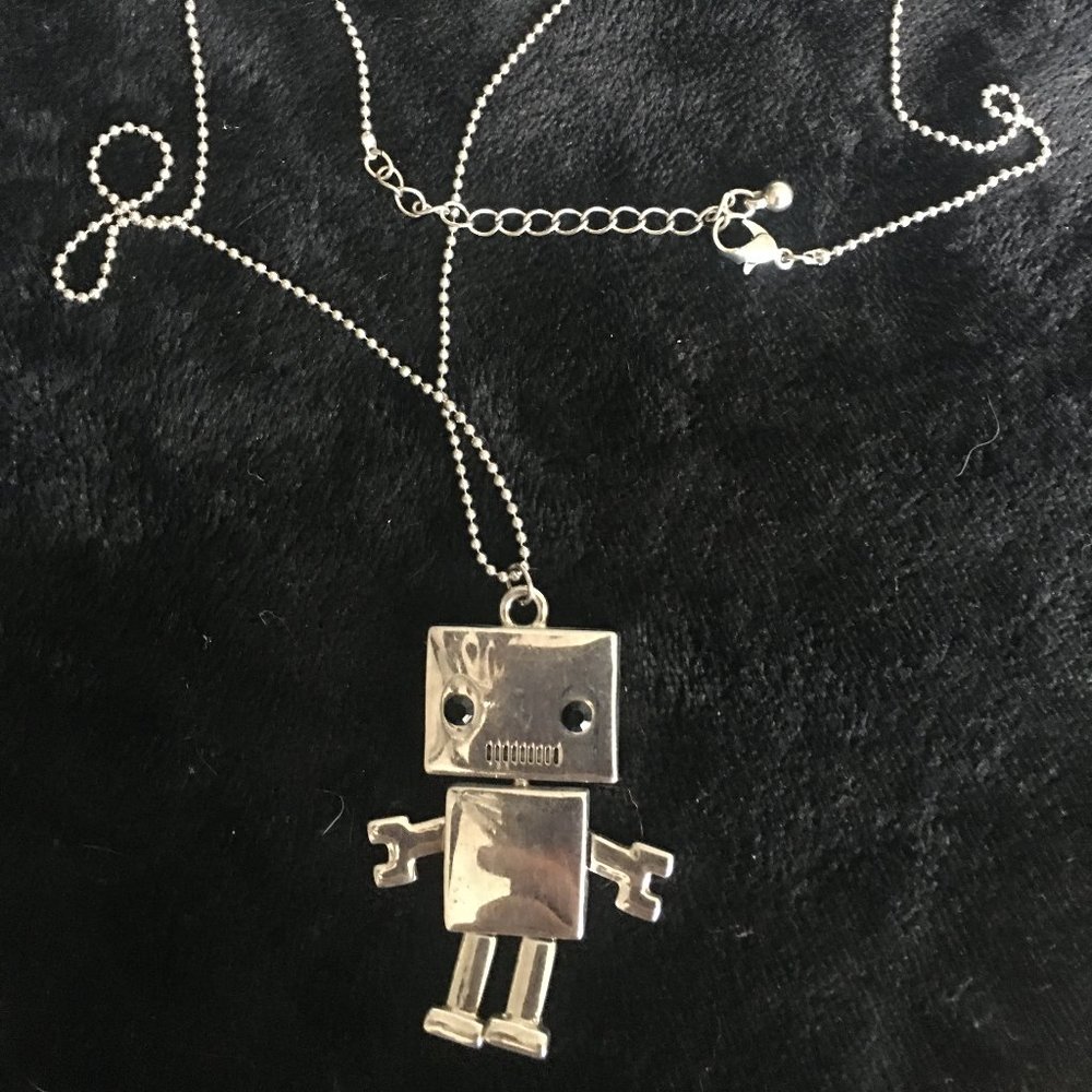 Cute silver necklace